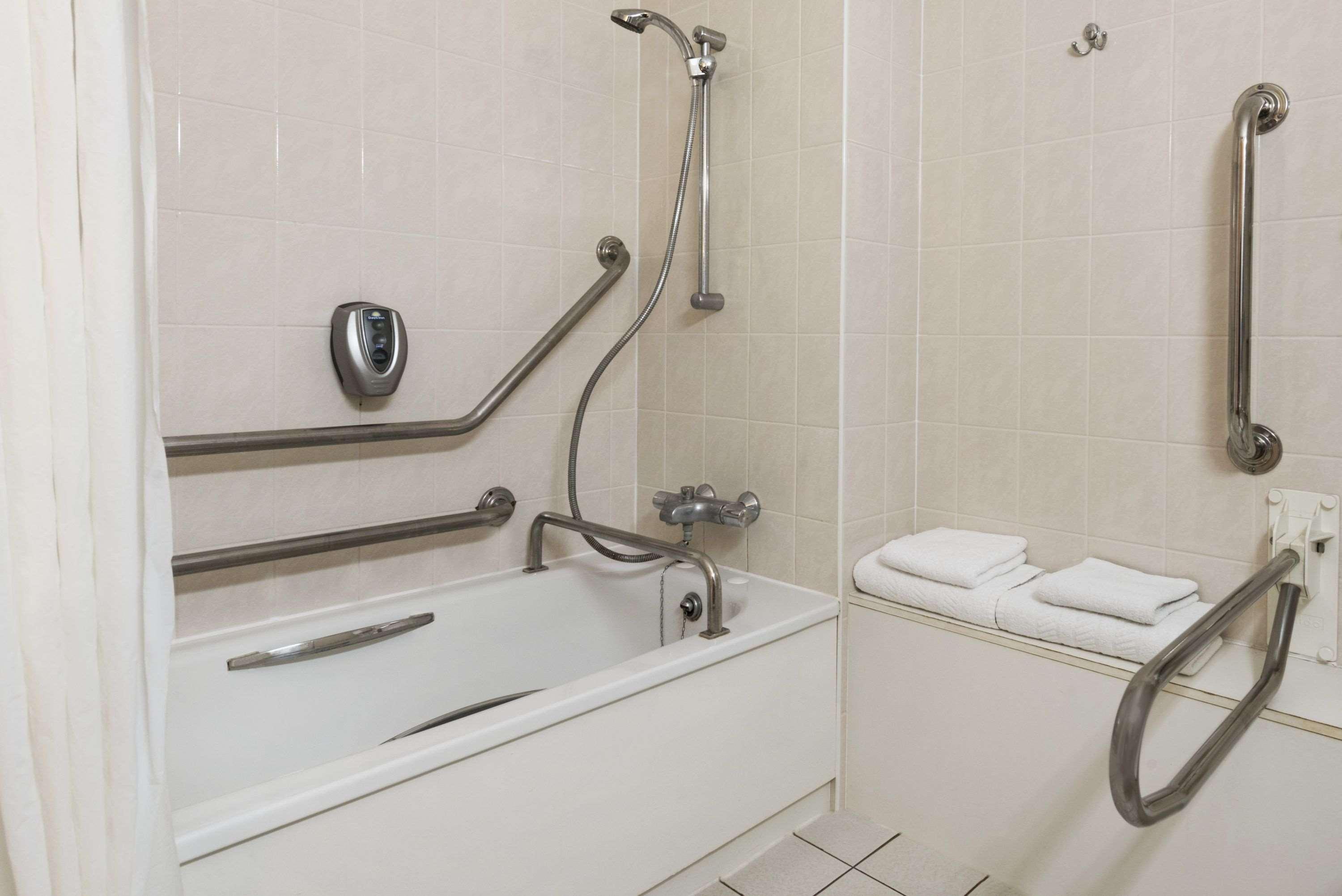 Days Inn Stafford Dış mekan fotoğraf