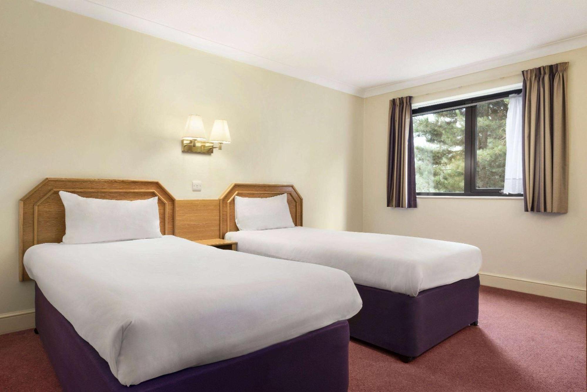 Days Inn Stafford Dış mekan fotoğraf