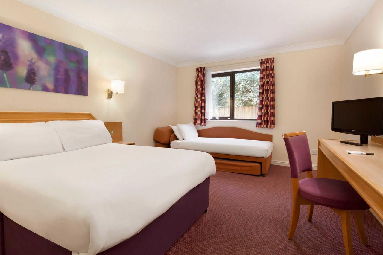 Days Inn Stafford Dış mekan fotoğraf