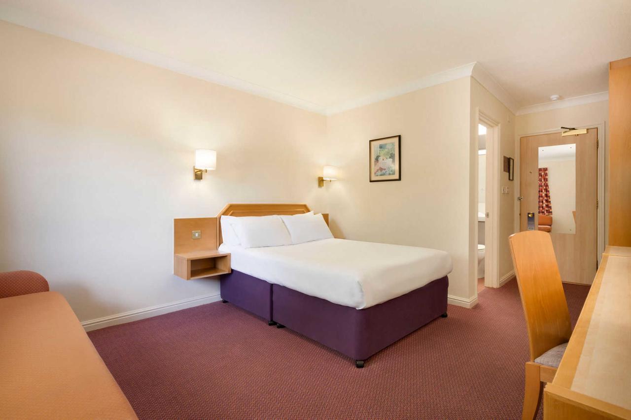 Days Inn Stafford Dış mekan fotoğraf